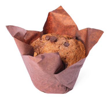 Çikolata parçalı tatlı kek, beyaza izole edilmiş.