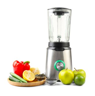 Modern blender ve taze ürünler beyaza izole edilmiş