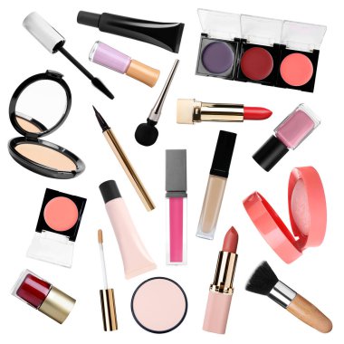 Beyaz arka planda havada farklı makyaj ürünleri