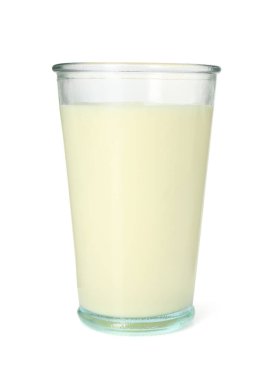 Beyaz bardakta izole edilmiş lezzetli ananas kokteyli.