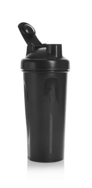 Beyazda izole edilmiş siyah, yeniden kullanılabilir bir bardak.