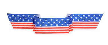 Beyaz üzerine izole edilmiş Amerikan bayrağı renginde kurdele