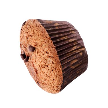 Çikolata parçalı tatlı kek, beyaza izole edilmiş.