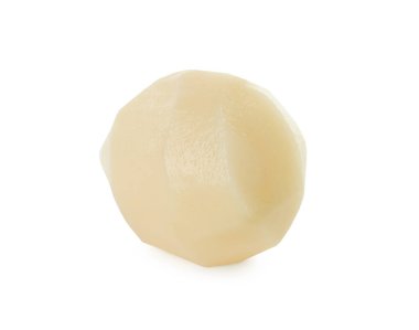 bir taze Çiğ patates üzerinde beyaz izole