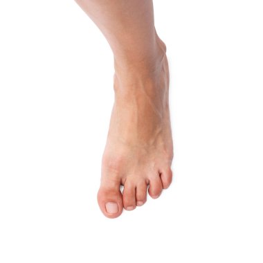 Beyaz arka planda çıplak ayaklı kadın, üst manzara