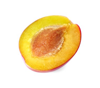 Olgun eriğin yarısı beyaza izole edilmiş.