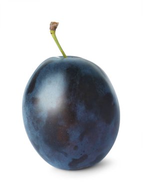 Beyaza izole edilmiş lezzetli bir erik. Taze meyve.