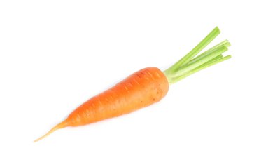 Taze olgun bir havuç beyazda izole edilmiş.