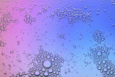 Renk arkaplanında yağ kabarcıkları, makro görünüm. Kozmetik ürünü