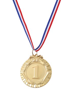 Bir altın madalya, beyaz manzarada izole edilmiş.