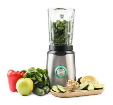 Buzlu içecek içerikli modern karıştırıcı beyaz üzerine izole edilmiş