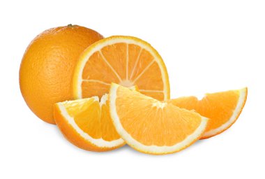 Beyaz arka planda taze olgun portakallar. Citrus meyvesi.