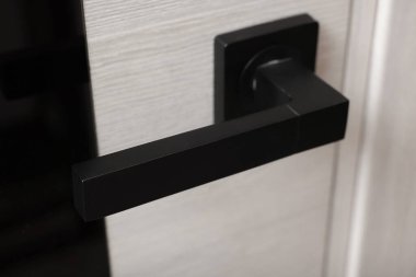 Modern kulplu kapı manzarası, yakın çekim