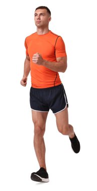 Beyaz arka planda koşan spor kıyafetli bir adam.