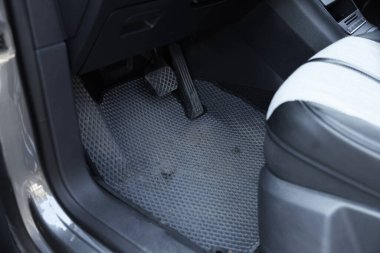 Otomatik gri lastik araba paspası