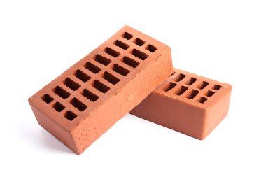 Kırmızı tuğlalar beyaz üzerine izole edilmiş. Yapı malzemesi