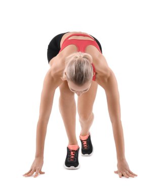 Beyaz arkaplanda başlangıç konumunda çalışan