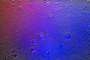 Renk arkaplanında yağ kabarcıkları, makro görünüm. Kozmetik ürünü