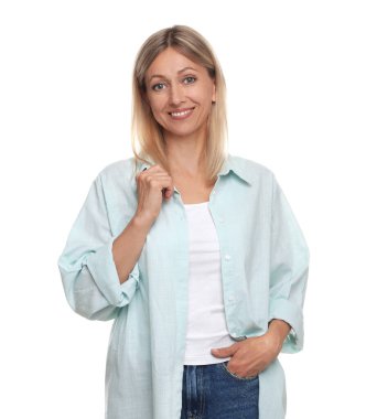 beyaz izole gülümseyen güzel kadın portresi