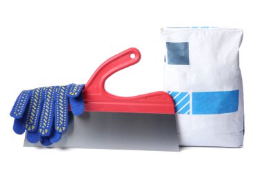 Beyaz arka planda çimento, eldiven ve sıva malası.