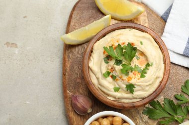 Maydanozlu, biberli, sarımsaklı ve limonlu lezzetli humus.
