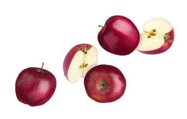 Beyaz arkaplanda taze kırmızı elmalar