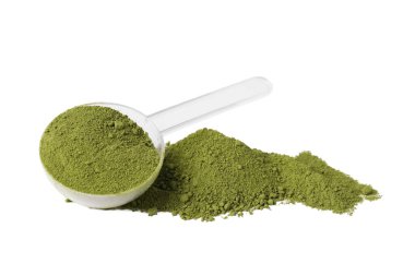 Kenevir protein tozu ve beyaz arka planda kepçe