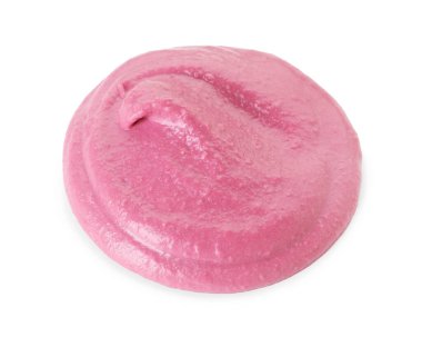 Beyaza izole edilmiş lezzetli pancar humusu örneği.