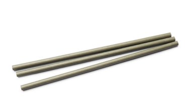 Bambu içme pipetleri beyaz, üst görünümde izole