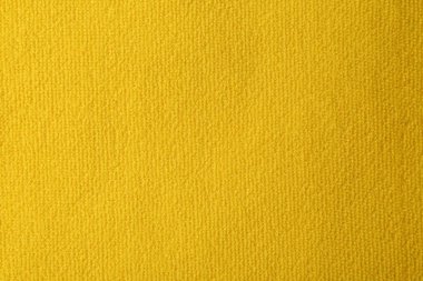 Arka plan olarak temiz sarı mikrofiber kumaş, üst görünüm