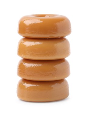 Beyaz üzerine izole edilmiş bir yığın lezzetli şekerleme.