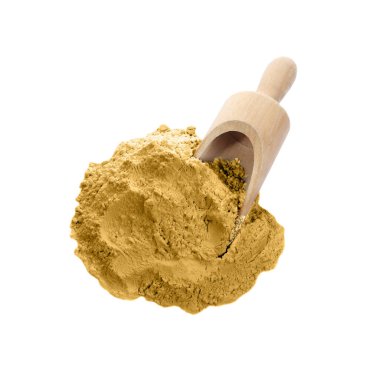 Kenevir protein tozu ve beyaz arka planda ahşap kepçe.