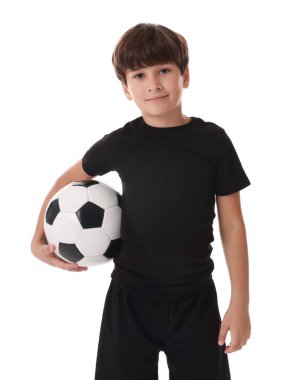 Beyaz arka planda futbol topu olan bir futbolcu