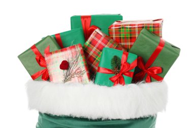 Santa Claus çanta hediye kutuları üzerinde beyaz izole