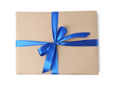 Mavi yay ile hediye kutusu beyaz, üst görünümde izole