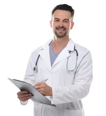 Doktor stetoskop ve üzerinde beyaz izole pano ile gülümseyen