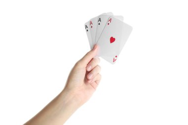 Poker oyunu. Beyaz arkaplanda oyun kartları olan kadın, yakın plan