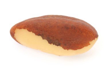 Bir lezzetli Brezilya fındığı beyaza izole edilmiş