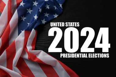 2024 Birleşik Devletler başkanlık seçimleri. Siyah ahşap arka planda Amerikan bayrağı
