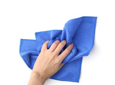 Beyaz arka planda temiz mavi mikrofiber kumaşlı kadın, üst manzara.