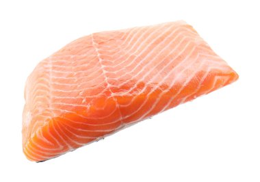 Beyaz üzerine izole edilmiş taze somon parçası.