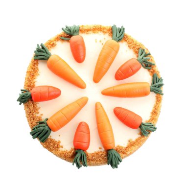 Havuçlu kek, beyaza izole edilmiş, üst manzara.