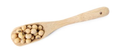 Soya fasulyeli kaşık beyaz üzerine izole, üst manzara