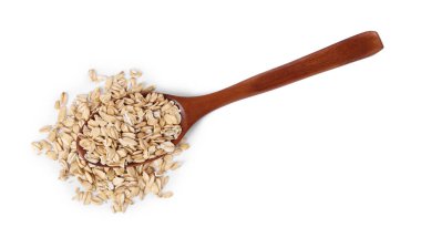 Tahta kaşıkta kuru yulaf ezmesi. Beyaz, üst manzara.