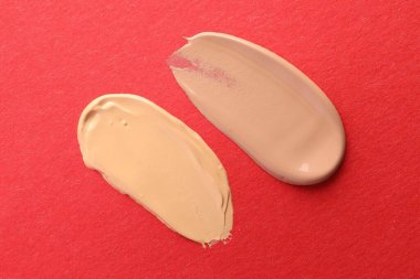 Kırmızı arkaplanda farklı temellerin örnekleri, üst görünüm