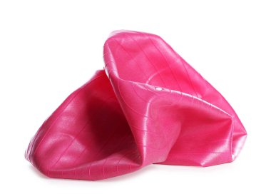 Bir sönmüş pembe fitness topu beyaza izole edilmiş.