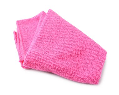Temiz pembe mikrofiber kumaş beyaza izole edilmiş.