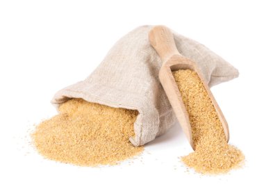 Çiğ buğday çuvala sığar ve kepçeyle beyaza sarılır.