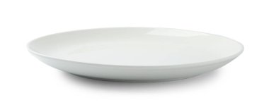 Beyaza izole edilmiş boş bir seramik tabak