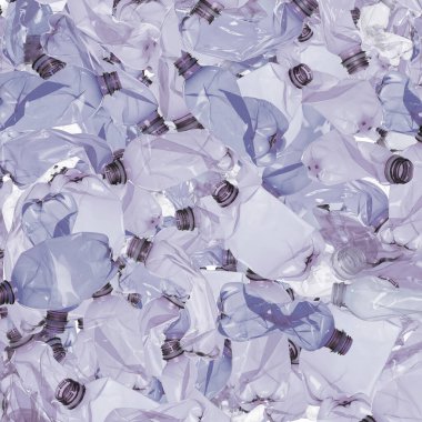 Arkaplan olarak buruşmuş plastik şişeler kullanıldı